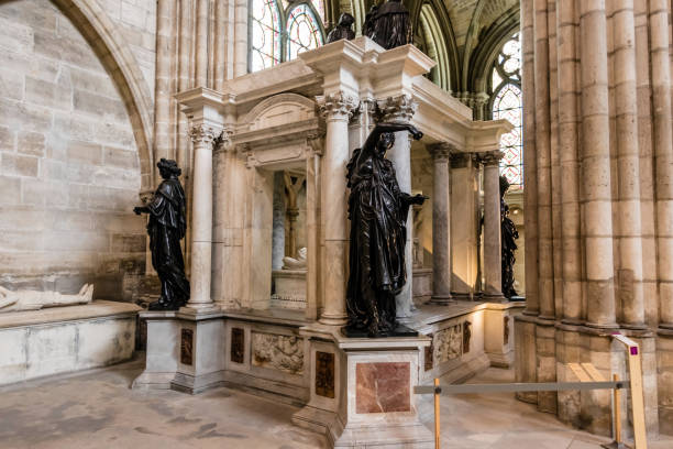 Monumento a Enrique II y Catalina de Medici