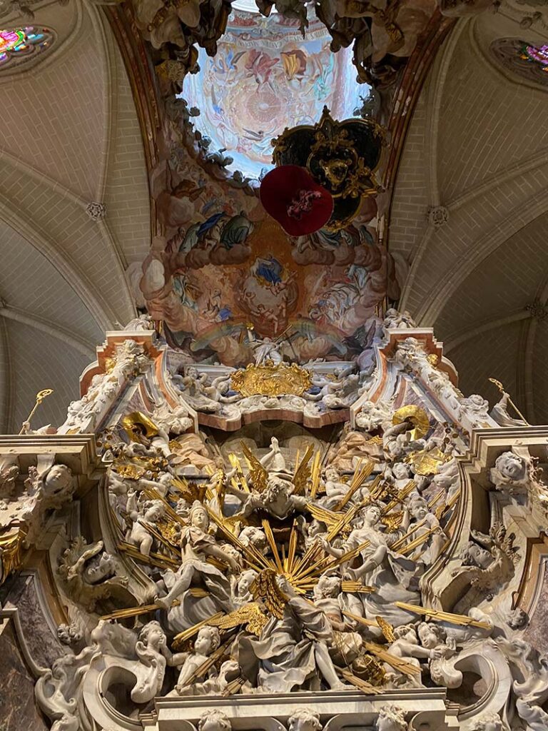 Pinturas de altar en la Capilla de Santa Cruz de la Catedral de Toledo