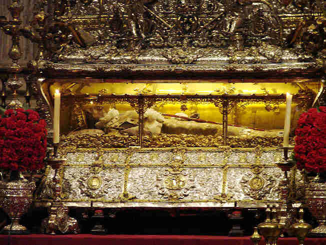 el renacimiento y su influencia en los monumentos funerarios un recorrido por la evolucion de la escultura sepulcral